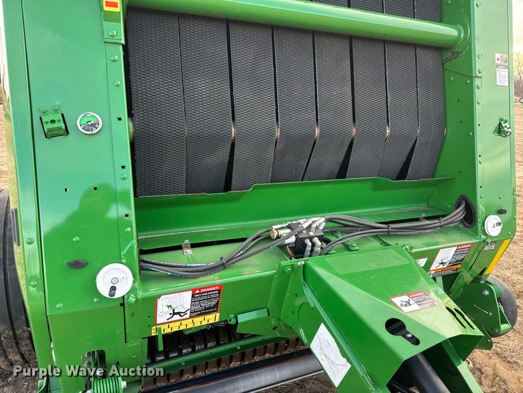 image for item NB9023 2020 John Deere 560R round baler