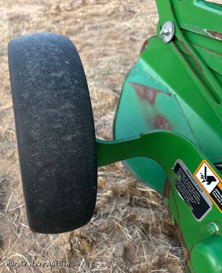 image for item NB9023 2020 John Deere 560R round baler