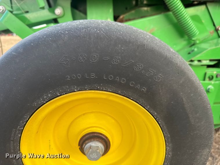 image for item NB9023 2020 John Deere 560R round baler