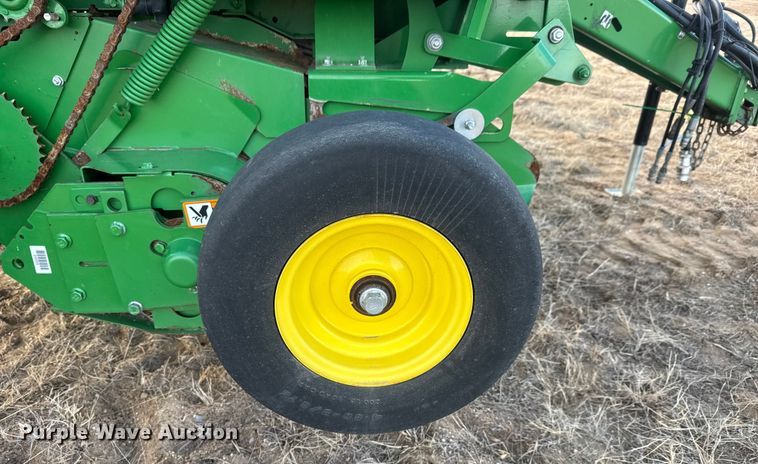 image for item NB9023 2020 John Deere 560R round baler