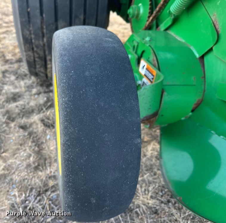 image for item NB9023 2020 John Deere 560R round baler