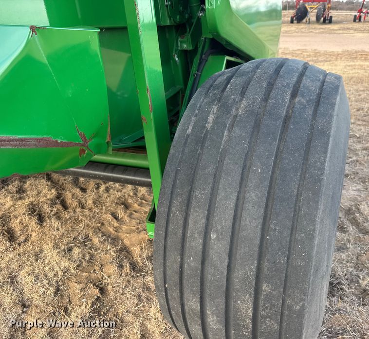 image for item NB9023 2020 John Deere 560R round baler