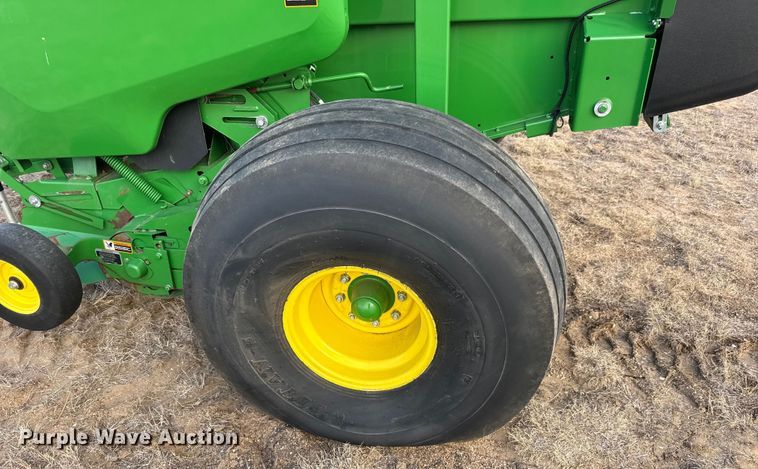 image for item NB9023 2020 John Deere 560R round baler