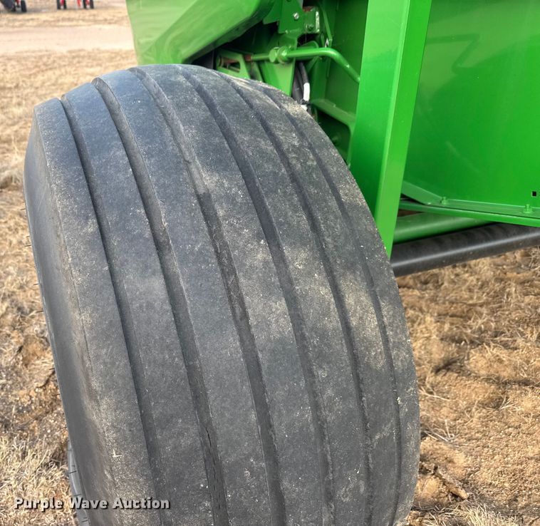 image for item NB9023 2020 John Deere 560R round baler