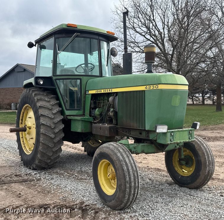 image for item NB9025 1975 John Deere 4230 tractor