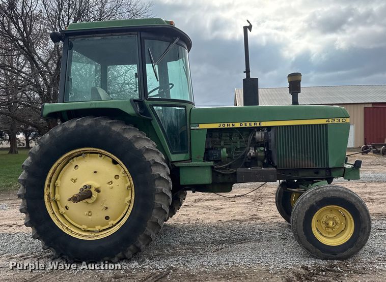 image for item NB9025 1975 John Deere 4230 tractor