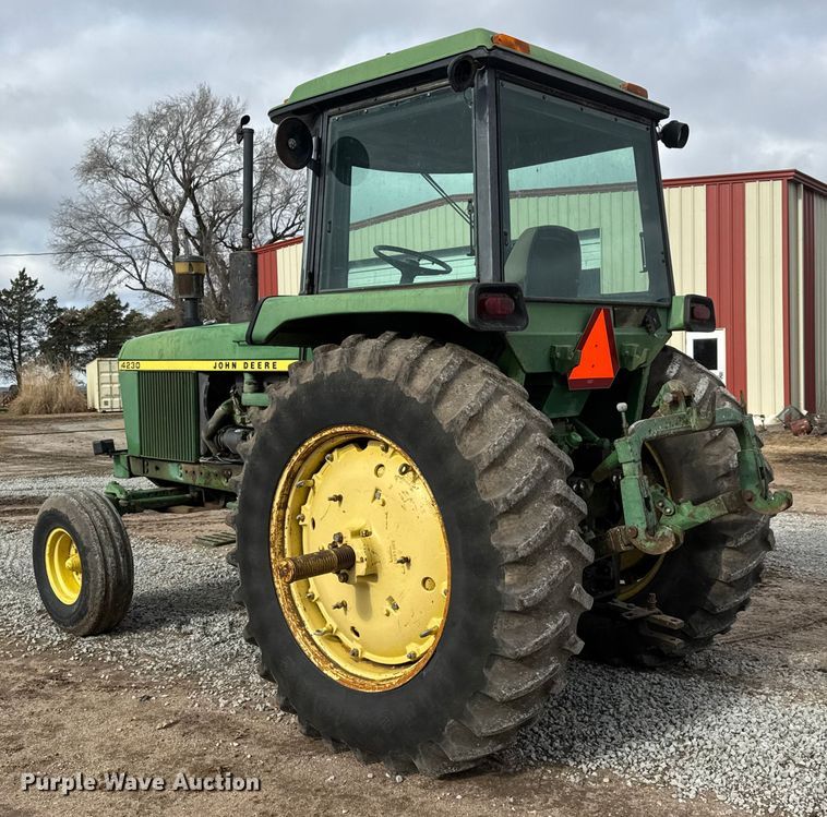 image for item NB9025 1975 John Deere 4230 tractor