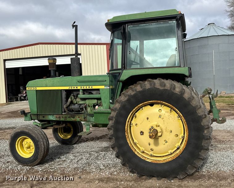 image for item NB9025 1975 John Deere 4230 tractor