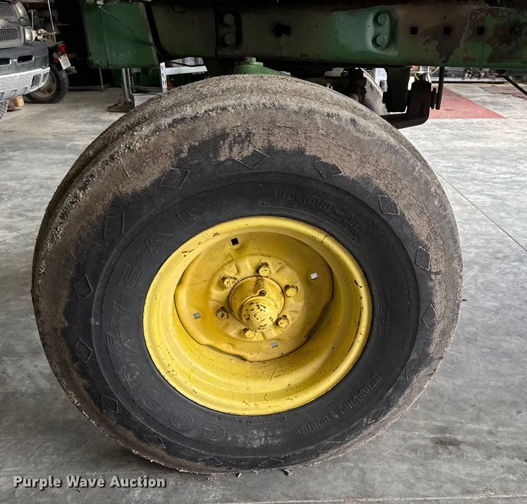 image for item NB9025 1975 John Deere 4230 tractor