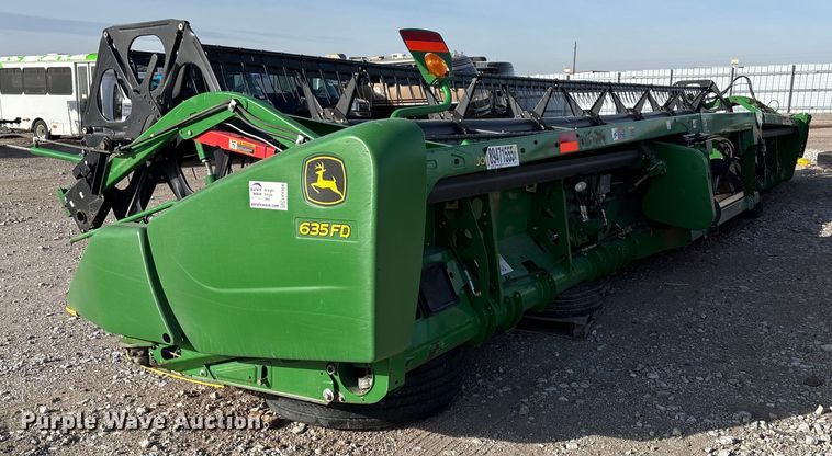image for item YA1519 2015 John Deere 635FD HydraFlex flex draper head
