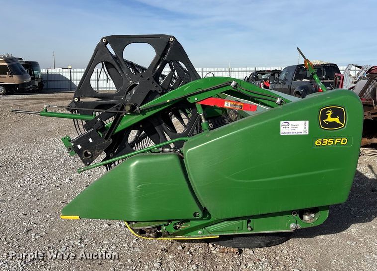 image for item YA1519 2015 John Deere 635FD HydraFlex flex draper head