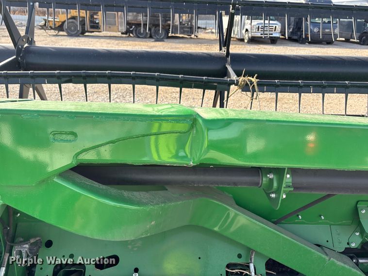 image for item YA1519 2015 John Deere 635FD HydraFlex flex draper head