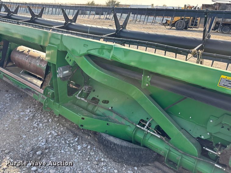 image for item YA1519 2015 John Deere 635FD HydraFlex flex draper head