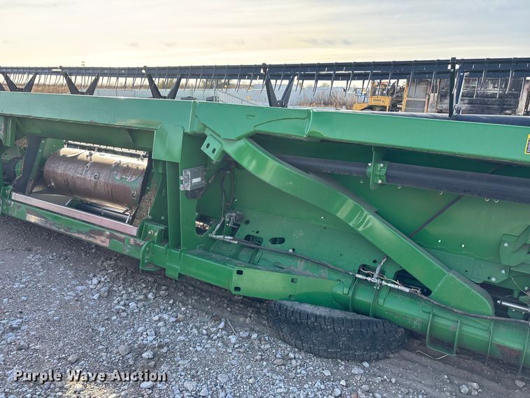 image for item YA1519 2015 John Deere 635FD HydraFlex flex draper head