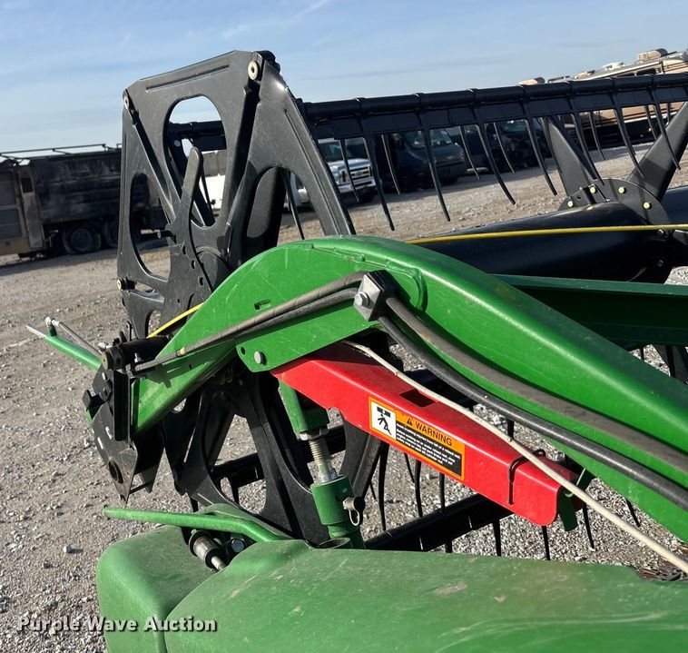 image for item YA1519 2015 John Deere 635FD HydraFlex flex draper head