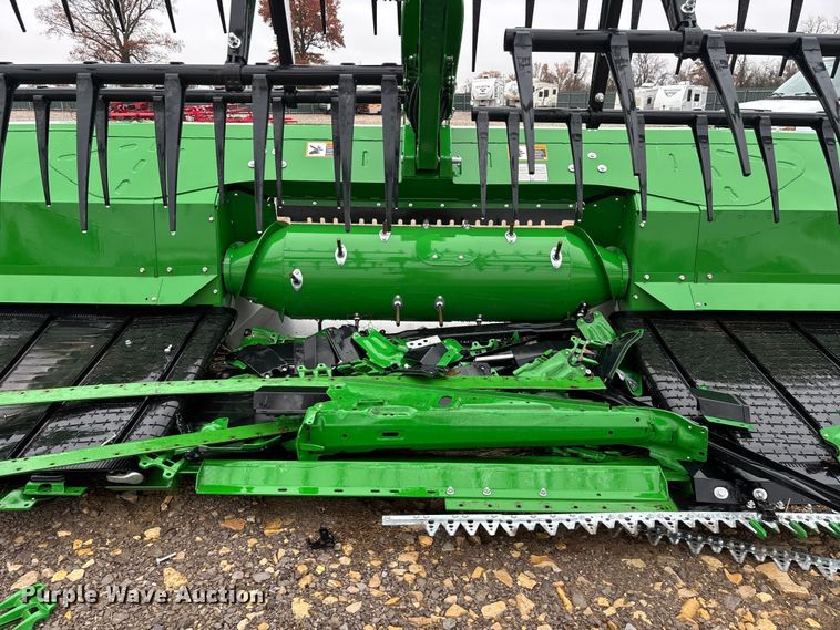 image for item YA1547 2025 John Deere RDF40 HydraFlex flex draper head