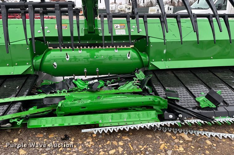image for item YA1547 2025 John Deere RDF40 HydraFlex flex draper head