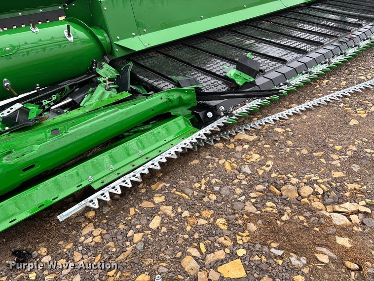 image for item YA1547 2025 John Deere RDF40 HydraFlex flex draper head