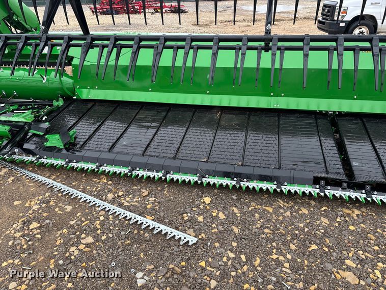 image for item YA1547 2025 John Deere RDF40 HydraFlex flex draper head