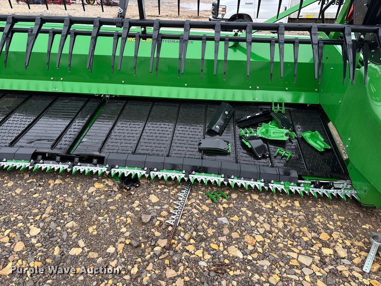 image for item YA1547 2025 John Deere RDF40 HydraFlex flex draper head