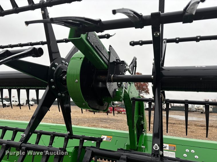 image for item YA1547 2025 John Deere RDF40 HydraFlex flex draper head