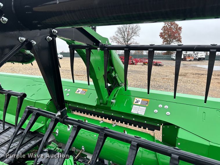 image for item YA1547 2025 John Deere RDF40 HydraFlex flex draper head