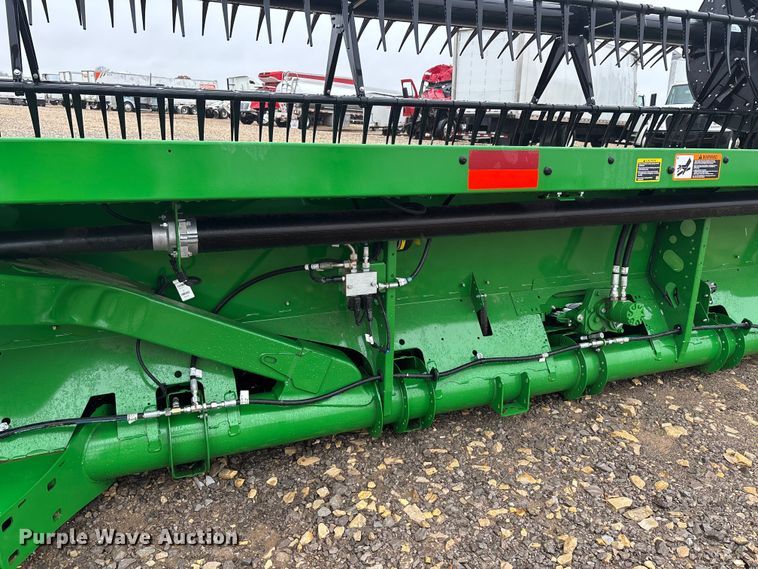 image for item YA1547 2025 John Deere RDF40 HydraFlex flex draper head