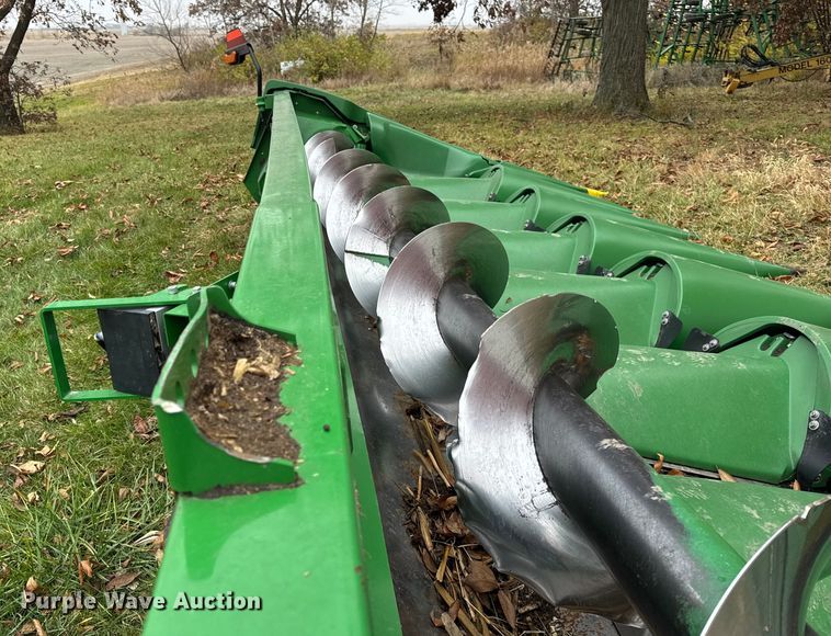 image for item YA1602 2021 John Deere C16R corn head