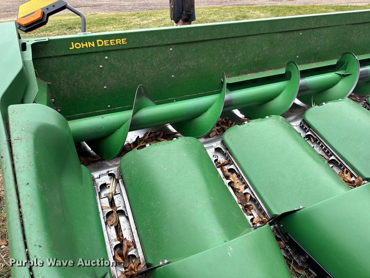 image for item YA1602 2021 John Deere C16R corn head