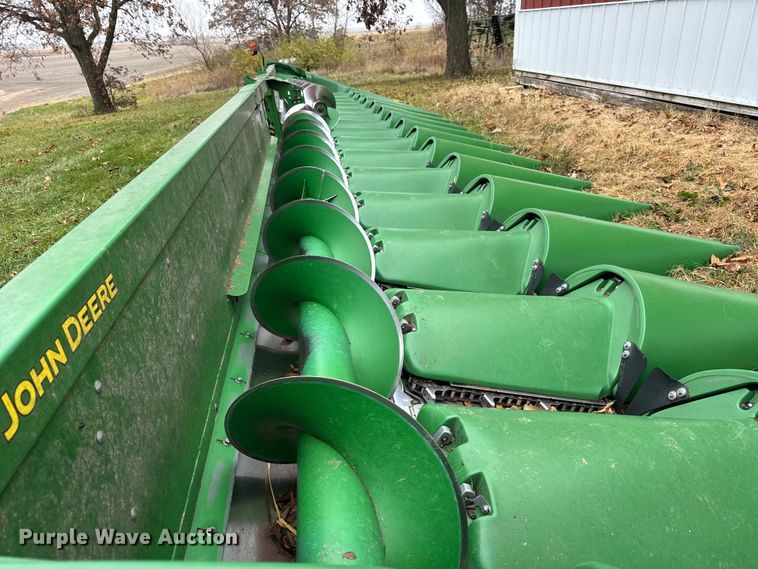 image for item YA1602 2021 John Deere C16R corn head