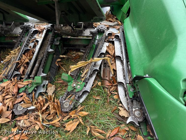 image for item YA1602 2021 John Deere C16R corn head