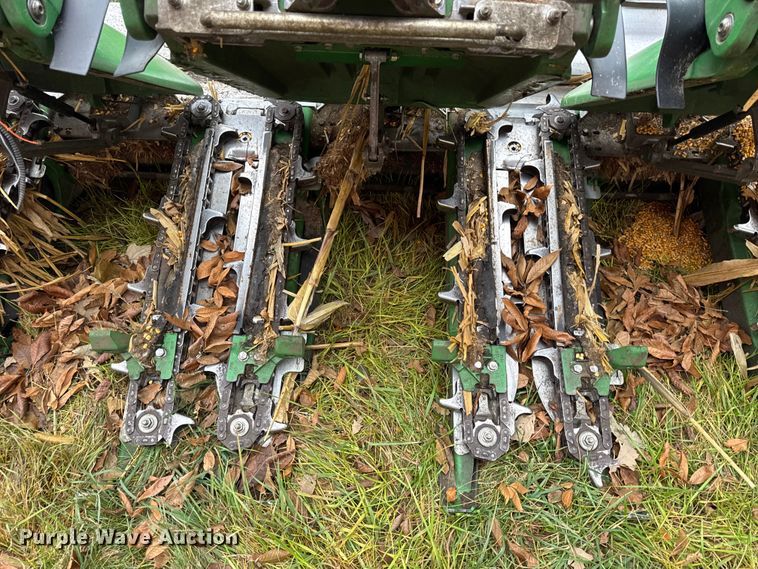 image for item YA1602 2021 John Deere C16R corn head