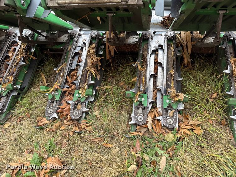 image for item YA1602 2021 John Deere C16R corn head