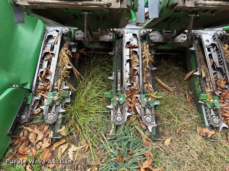 image for item YA1602 2021 John Deere C16R corn head