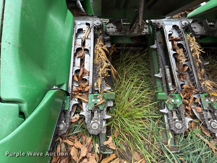 image for item YA1602 2021 John Deere C16R corn head