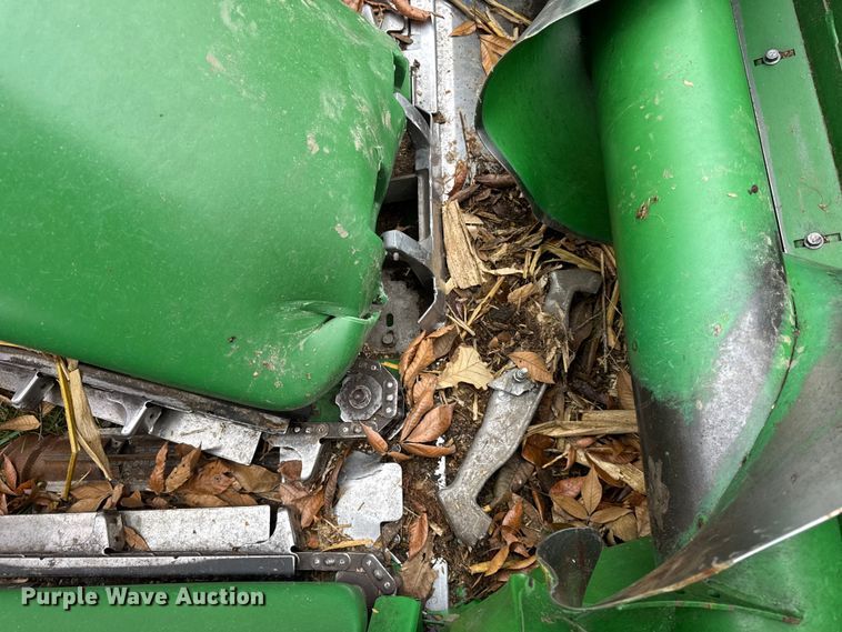 image for item YA1602 2021 John Deere C16R corn head