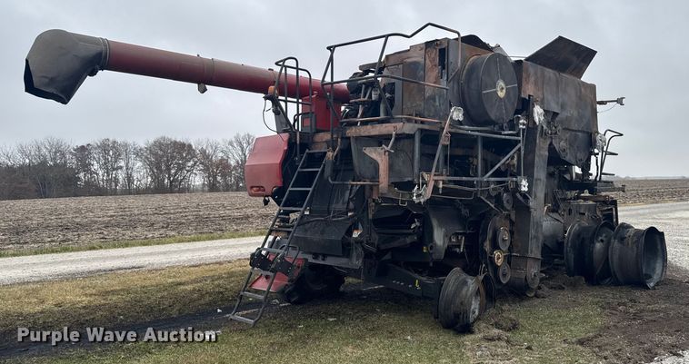 image for item YA1616 Case IH 8120 combine