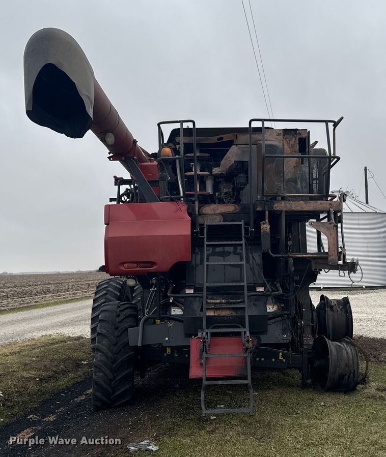 image for item YA1616 Case IH 8120 combine