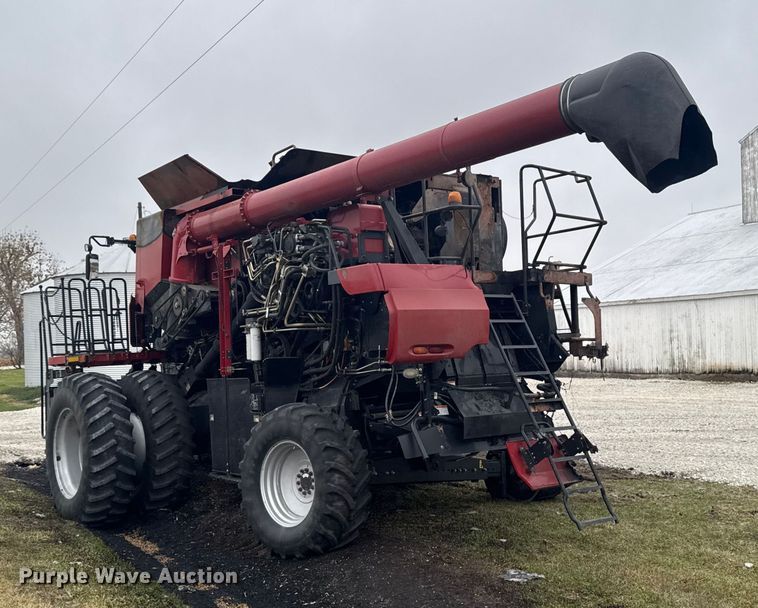 image for item YA1616 Case IH 8120 combine
