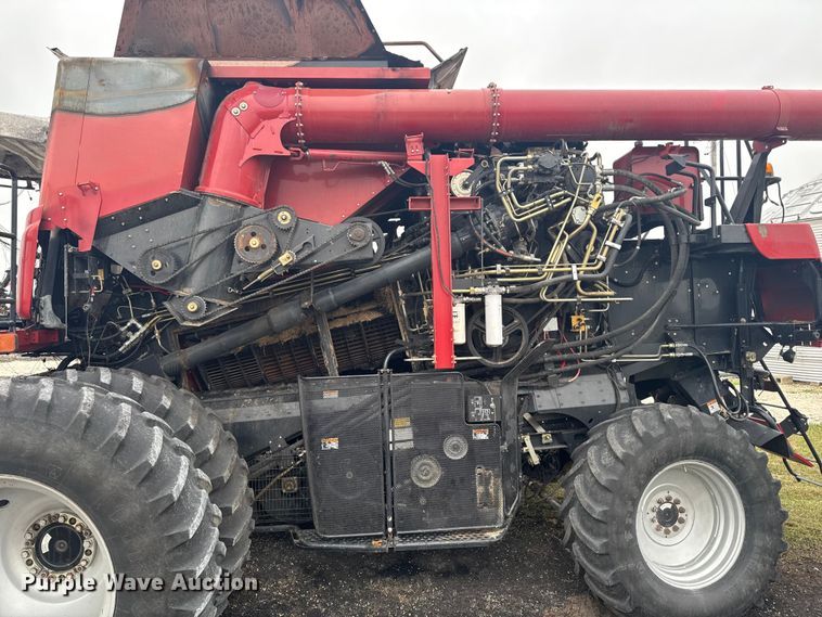 image for item YA1616 Case IH 8120 combine