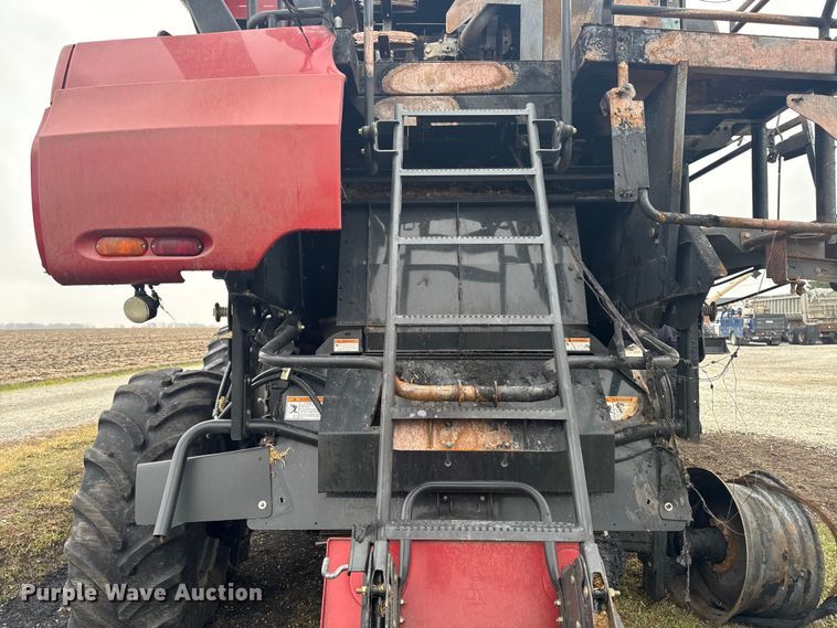 image for item YA1616 Case IH 8120 combine