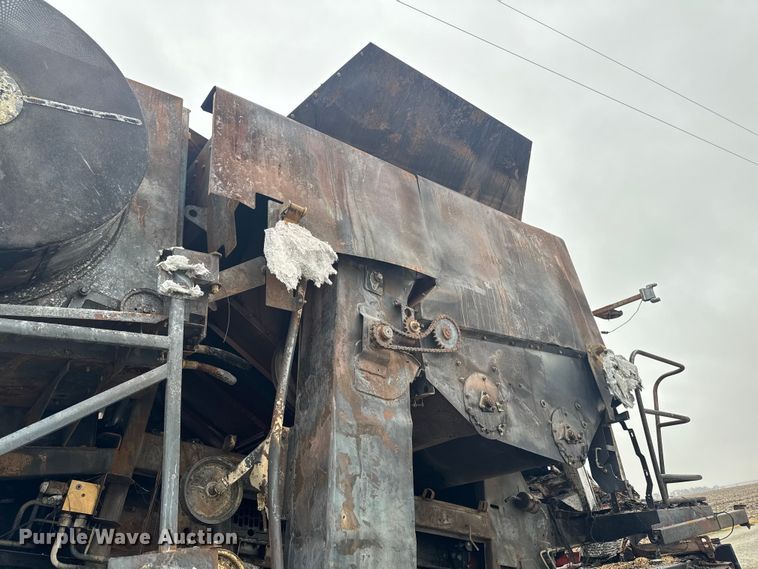 image for item YA1616 Case IH 8120 combine