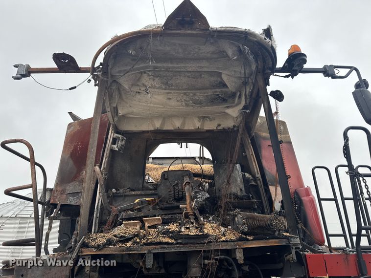 image for item YA1616 Case IH 8120 combine