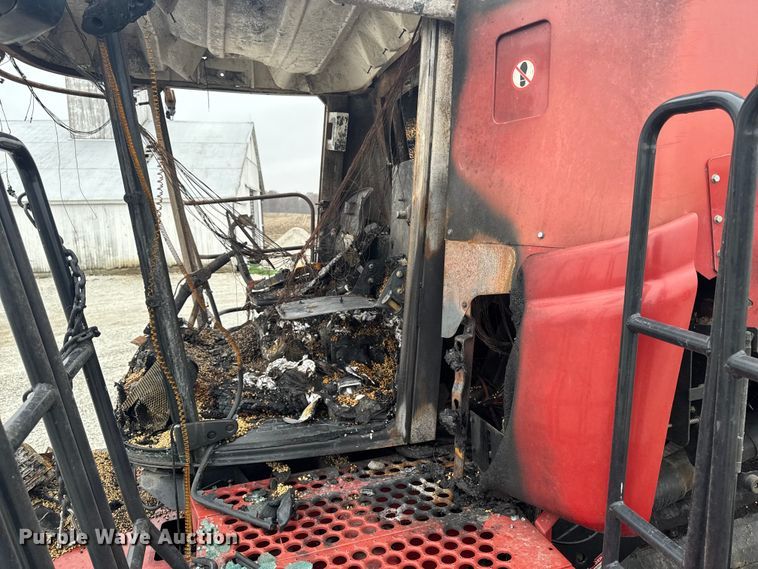 image for item YA1616 Case IH 8120 combine