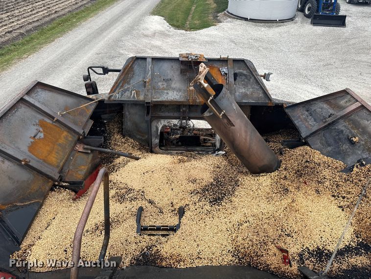 image for item YA1616 Case IH 8120 combine