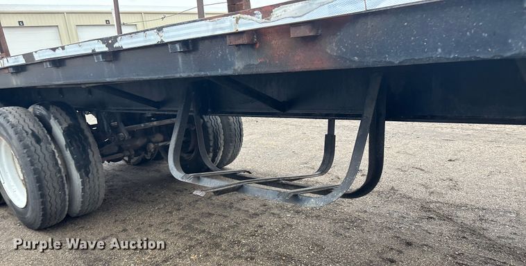 image for item DK0044 2003 AMC Holland flatbed trailer