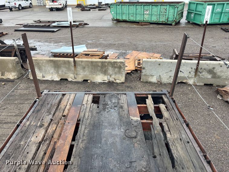 image for item DK0044 2003 AMC Holland flatbed trailer