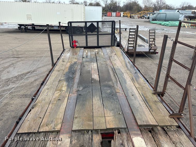 image for item DK0044 2003 AMC Holland flatbed trailer