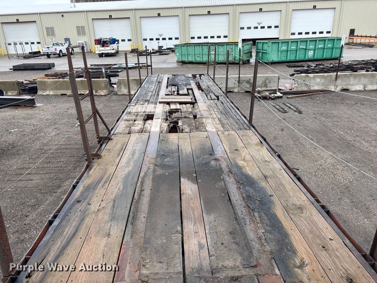 image for item DK0044 2003 AMC Holland flatbed trailer