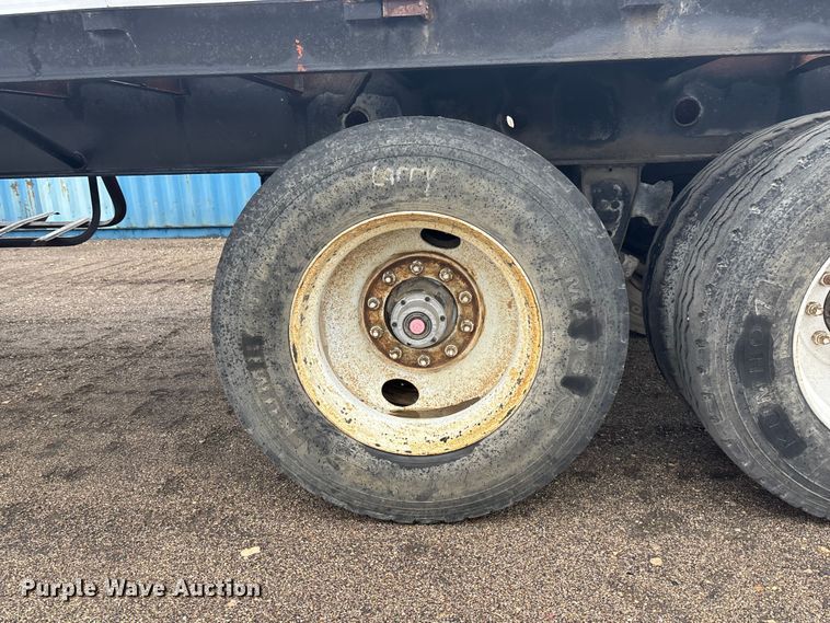 image for item DK0044 2003 AMC Holland flatbed trailer